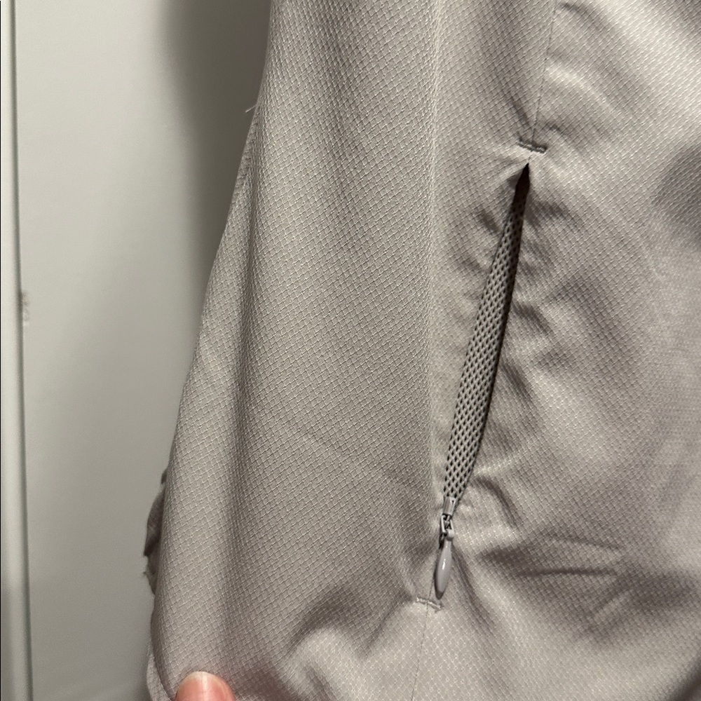 Eddie Bauer Light Gray Sleeveless Button-Down Shirt - Picture 5 of 10
